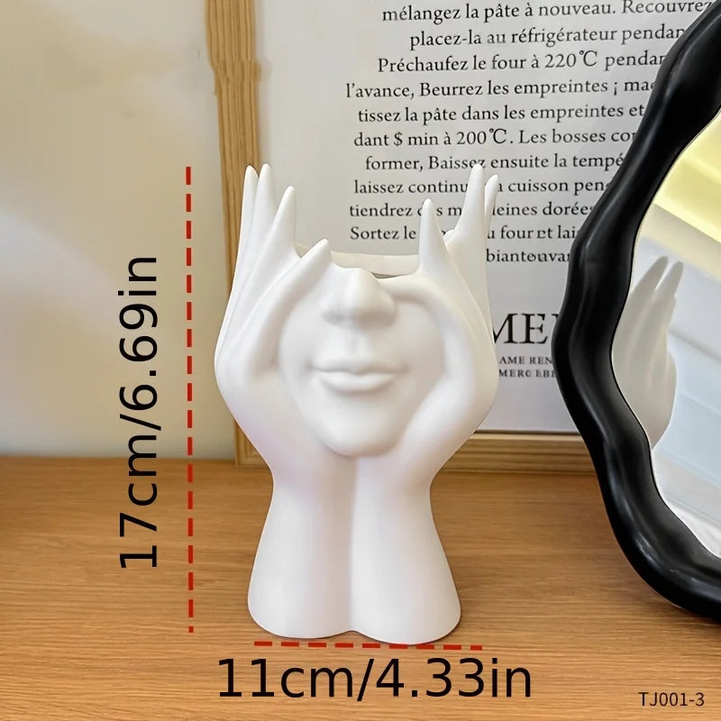 Este organizador de maquillaje es ligero, portátil y perfecto para usar en el escritorio y el baño, y permite guardar brochas y cosméticos.