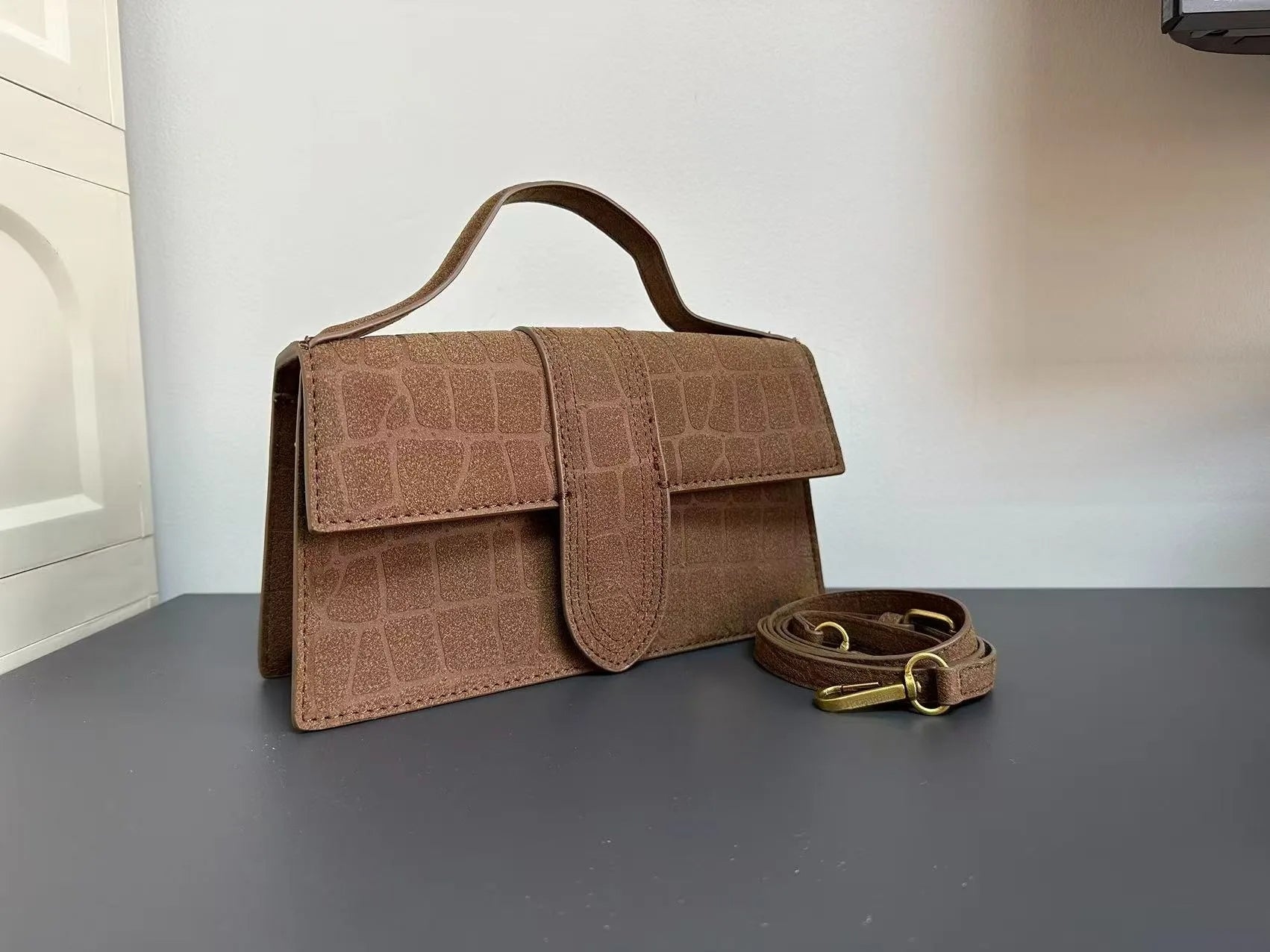 Bolso de mano para mujer de 24"Ja 2026, nuevo, de microfibra esmerilada con relieve, bandolera individual.