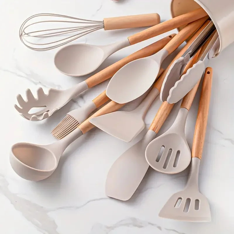 Juego de 12 piezas de utensilios de cocina de silicona multicolor con mango de madera, antiadherentes, espátula y cuchara, resistentes al calor.