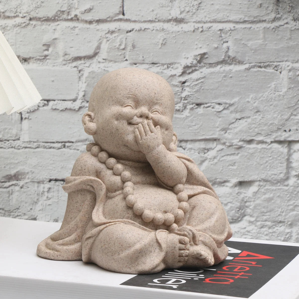 Figura de monje de inspiración zen: encantadoras figuras de resina para la decoración de micro paisajes.