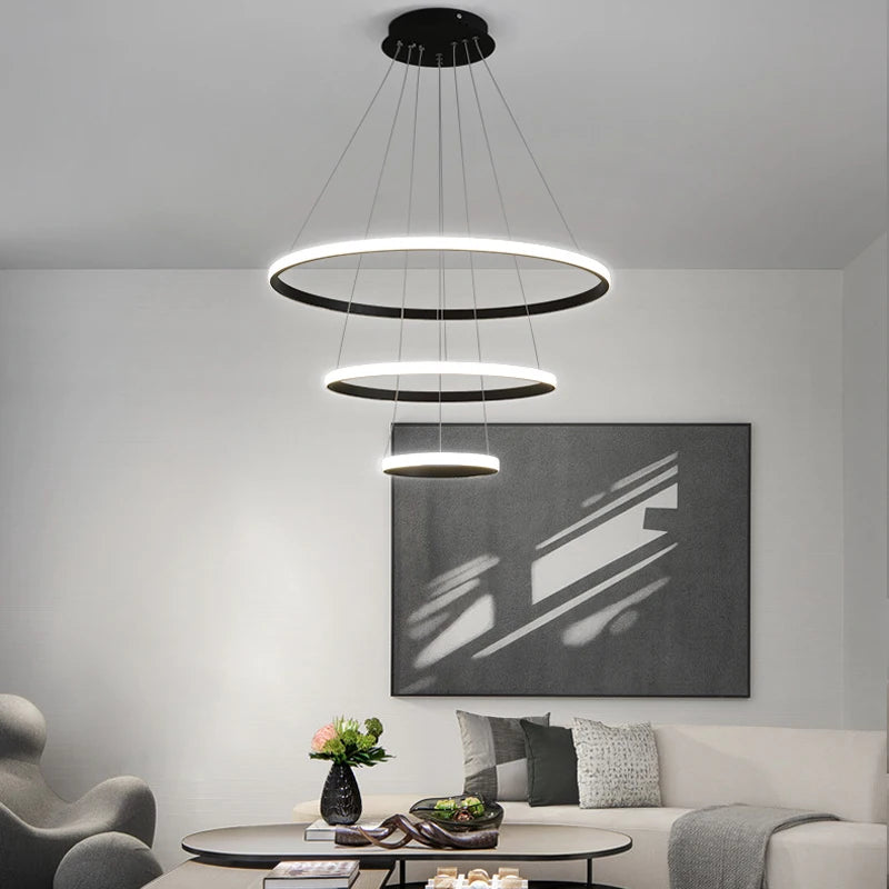 Lámpara colgante moderna con anillos LED circulares, araña de techo negra, ideal para lofts, salas de estar, comedores y cocinas. Iluminación interior.