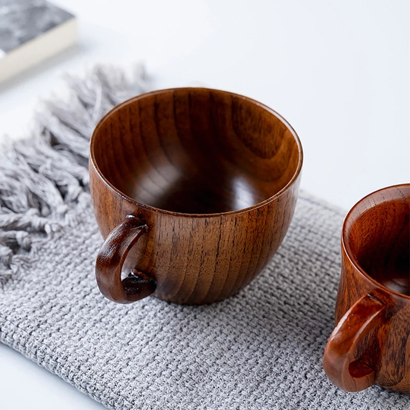 Tazas de madera grandes hechas a mano con madera de abeto natural. Tazas para cerveza, té, café, leche y agua. Artículos de cocina y bar.