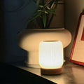 Lámpara de noche táctil con textura de madera, lámpara de mesa, lámpara de mesita de noche inalámbrica portátil con textura de madera y carga.